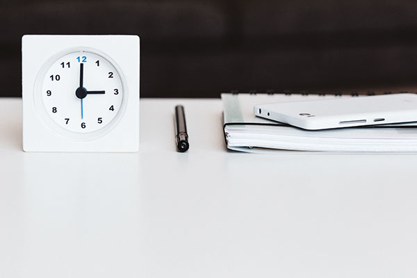 case-study The right time to sell a business. Clock, Pen, notebook and smartphone on white table. Image by Public Co from Pixabay.